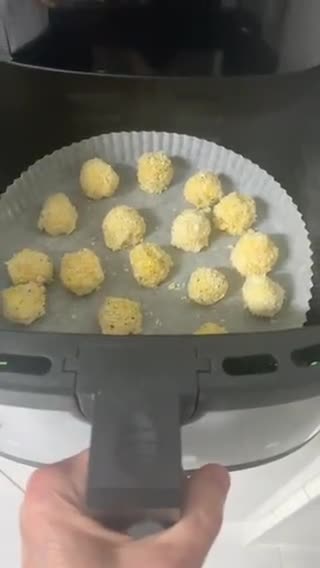Foto del passaggio 4 della ricetta Mozzarelline fritte in Airfryer