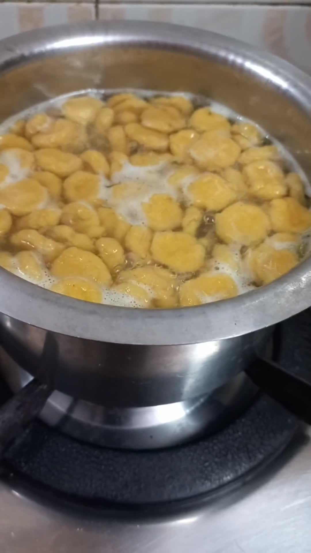 अरहर {तुहर} दाल ढोकली (Arhar {Tur} Dal Dhokali recipe in Hindi) रेसिपी चरण 5 फोटो