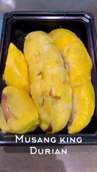 A picture of step 1 of Musang King durian chiffon cake.
