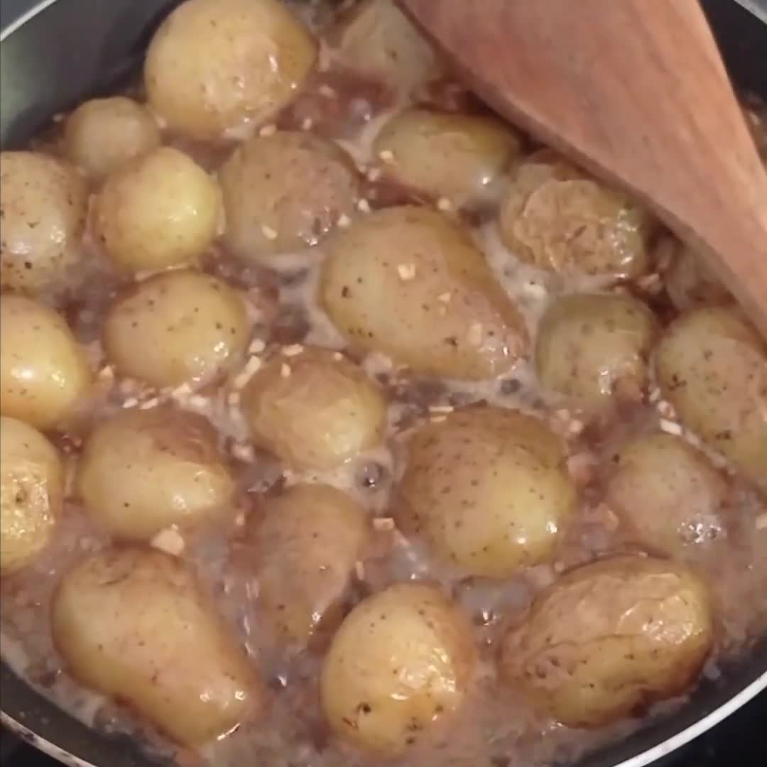 Foto langkah ke 2 dari resep Gamja Jorim/Korean Braised Potatoes.