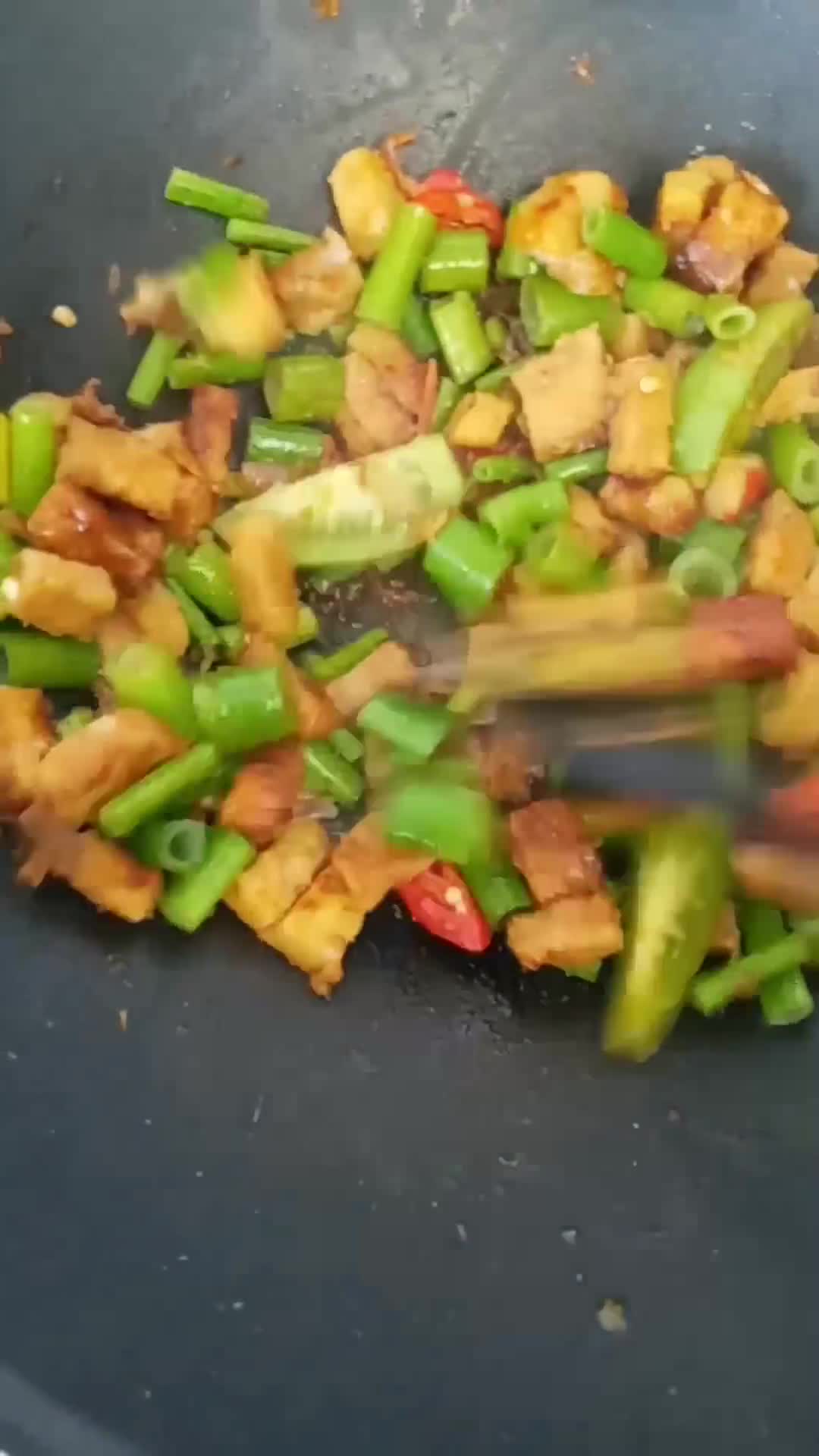 Foto langkah ke 4 dari resep Tumis Gembus Bunga Bawang.