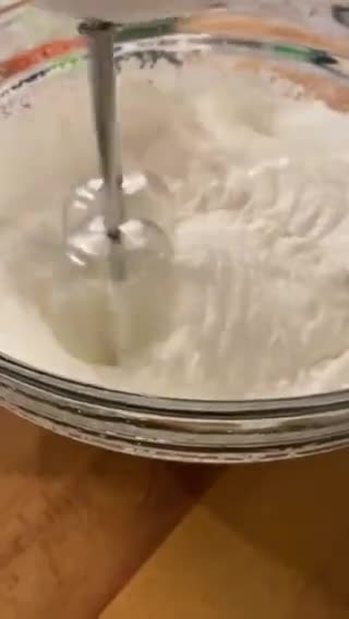 Foto langkah ke 2 dari resep Simple Whipping Cream (2 Bahan).