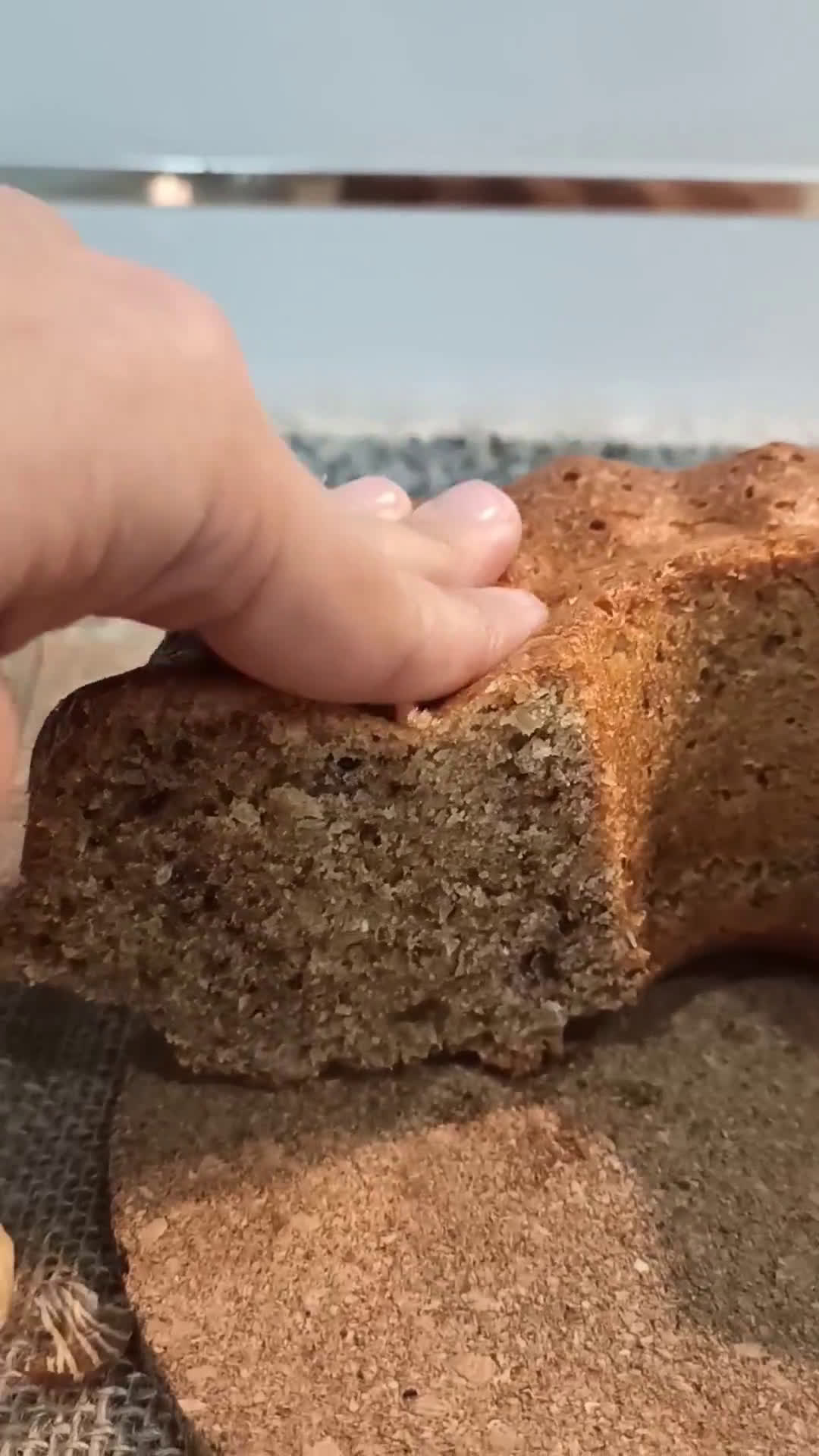 Foto del paso 6 de la receta: Bizcocho integral de yogurt, avellanas,coco y nueces🍰