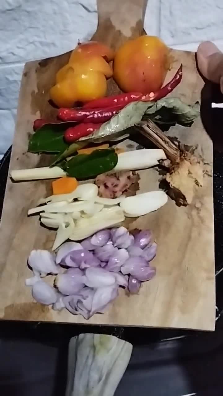 Foto langkah ke 1 dari resep Pindang kepala patin.