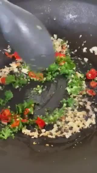 Foto langkah ke 3 dari resep Spaghetti Sosis Aglio Olio.
