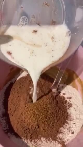 Foto del paso 4 de la receta: Muffins de cacao con pepitas de chocolate blanco