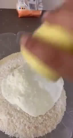 صورة لخطوة 2 من وصفة بسبوسه محشيه بالقشطه