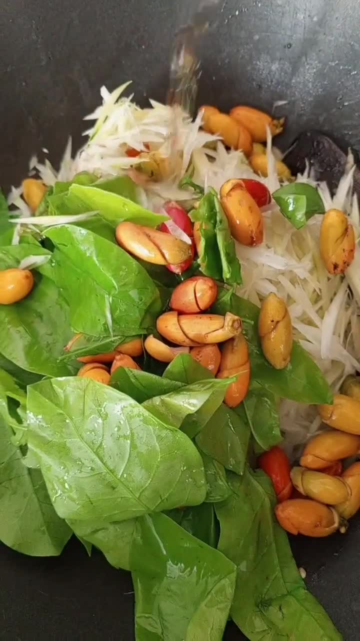 Foto langkah ke 3 dari resep Oseng Pepaya Bumbu Rebon.