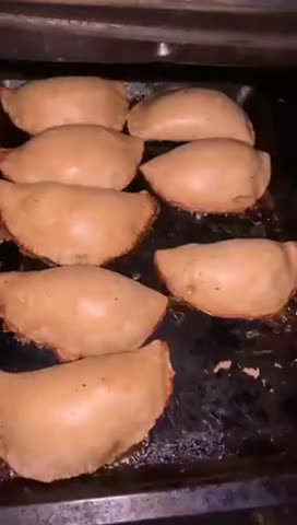 A picture of step 4 of Meat pie and samosa.