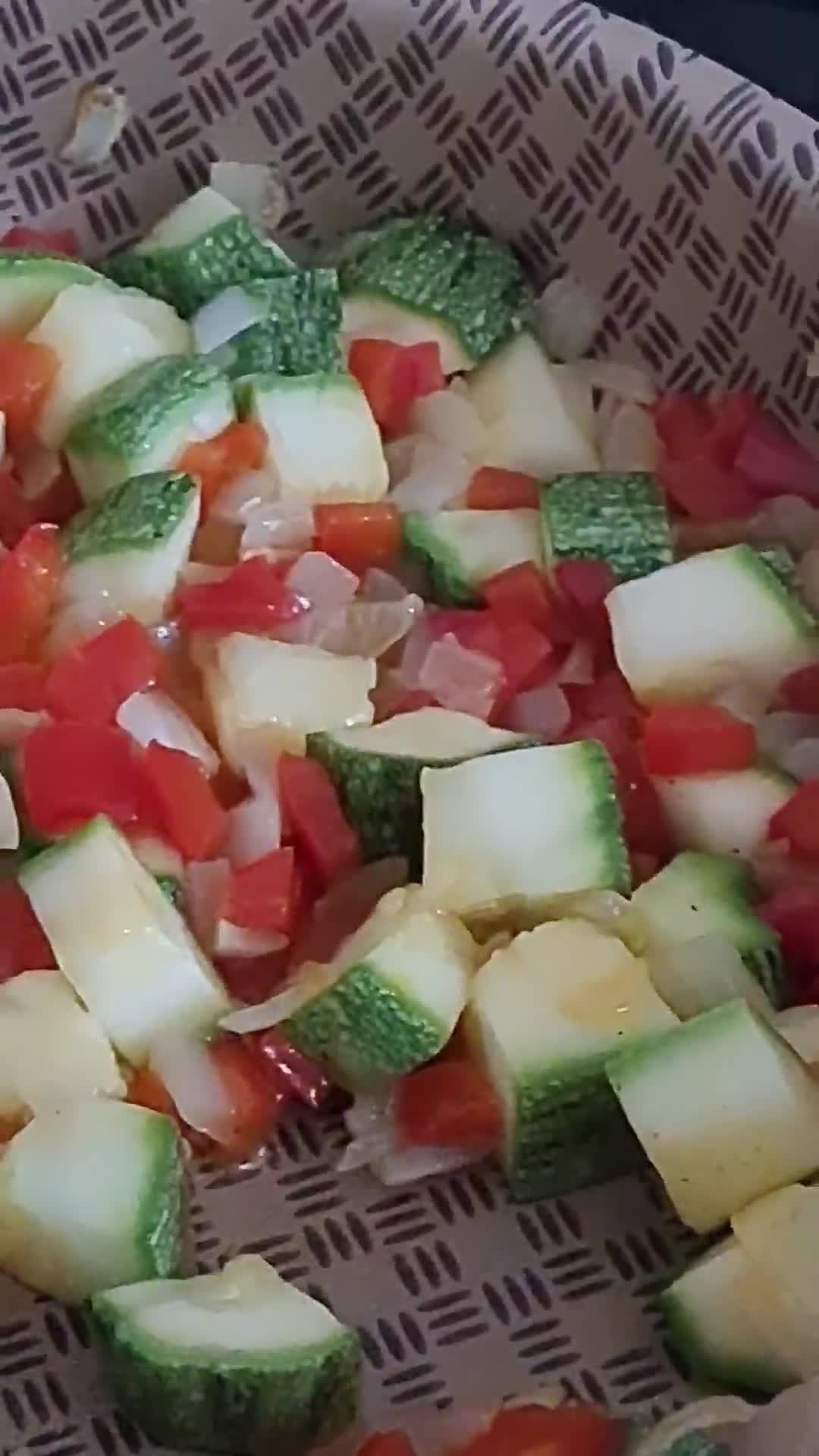 Foto del paso 3 de la receta: Salteado de vegetales con yogur a la crema (nata)