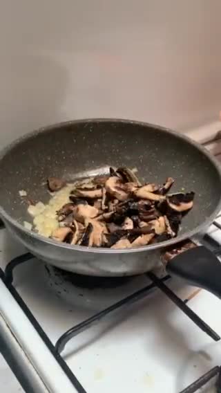 Foto langkah ke 4 dari resep Creamy chicken & mushroom pasta.