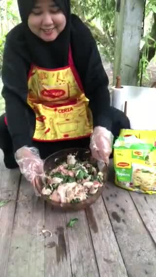 Gambar langkah 5 resipi Manok Pansoh Maggi.