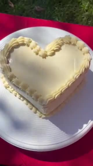 Foto del paso 10 de la receta: Torta Blank Space Explosiva 🔪