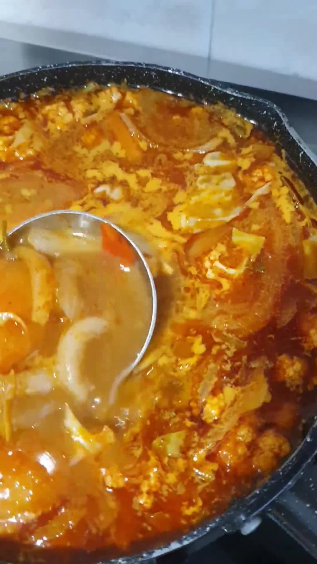 Gambar langkah 2 resipi Tomyam Ayam Kaw Paduu.