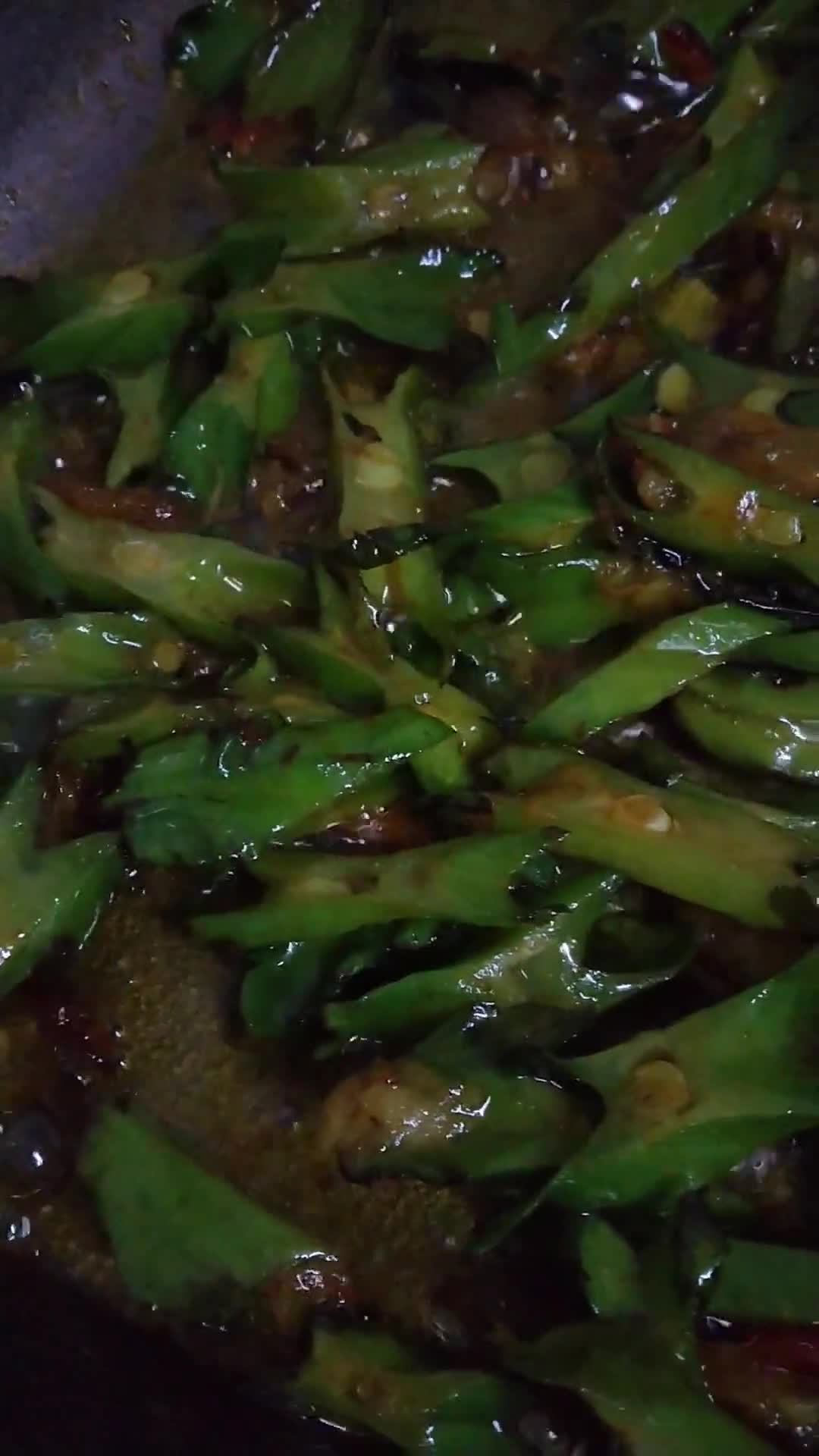 Gambar langkah 3 resipi Kacang botol goreng.