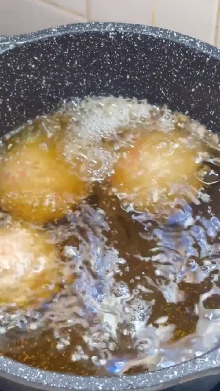 Foto langkah ke 11 dari resep Onde-Onde Manis Telur Asin Buah Naga.