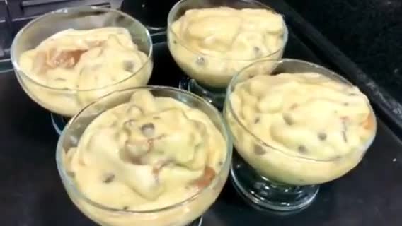 Foto del paso 3 de la receta: Helado de Banana Split Granizado 🍨