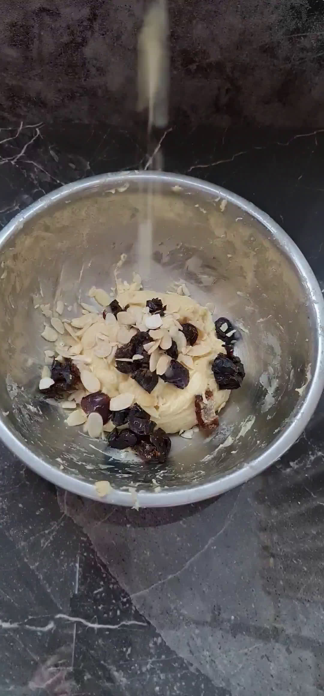 Foto langkah ke 3 dari resep Roti Kurma Aroma Kopi.