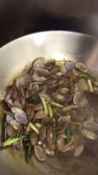 Foto langkah ke 4 dari resep Stir fry chilli sauce clam.