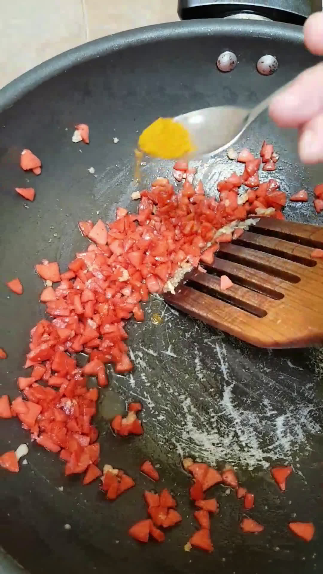 Foto langkah ke 3 dari resep Martabak telur kulit lumpia.