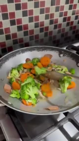 Foto langkah ke 3 dari resep Tumis Jamur Shimeji Sayuran.