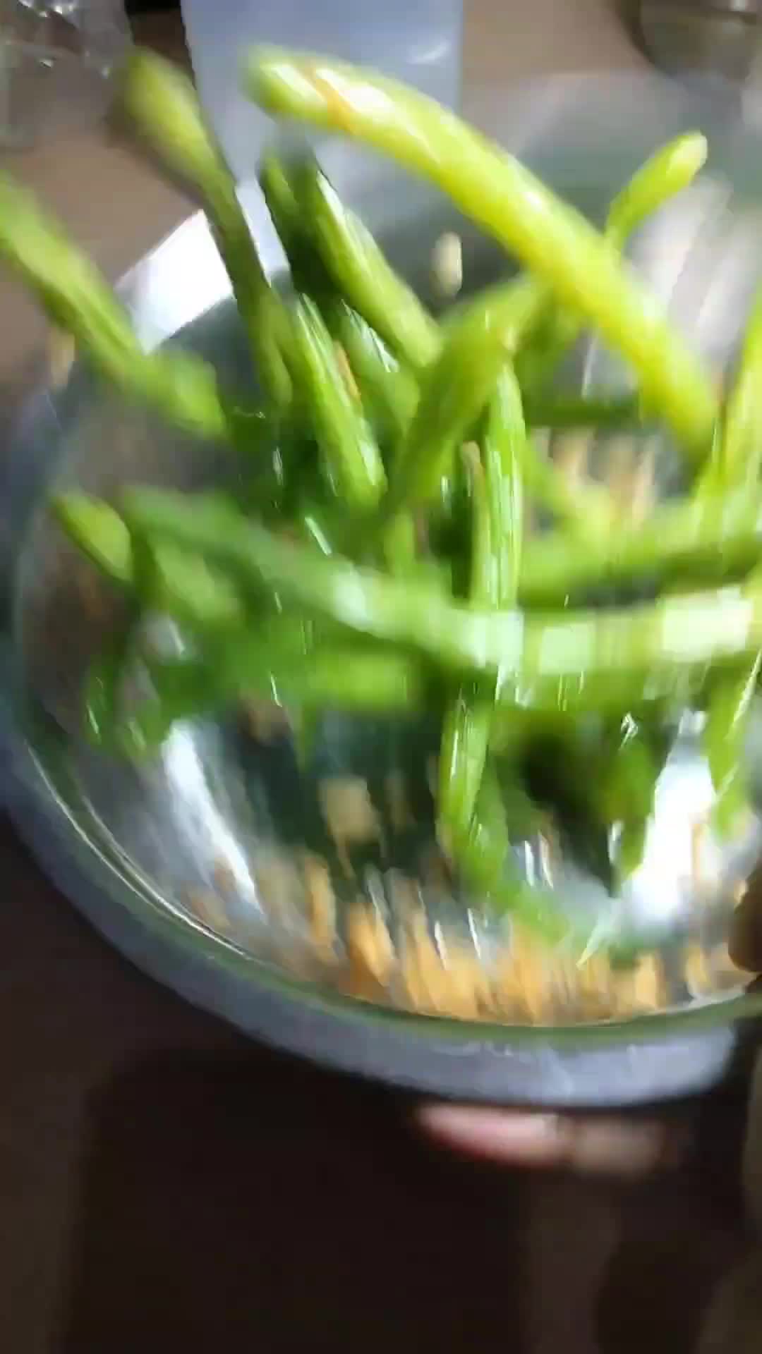 Foto langkah ke 2 dari resep Buncis bawang goreng.