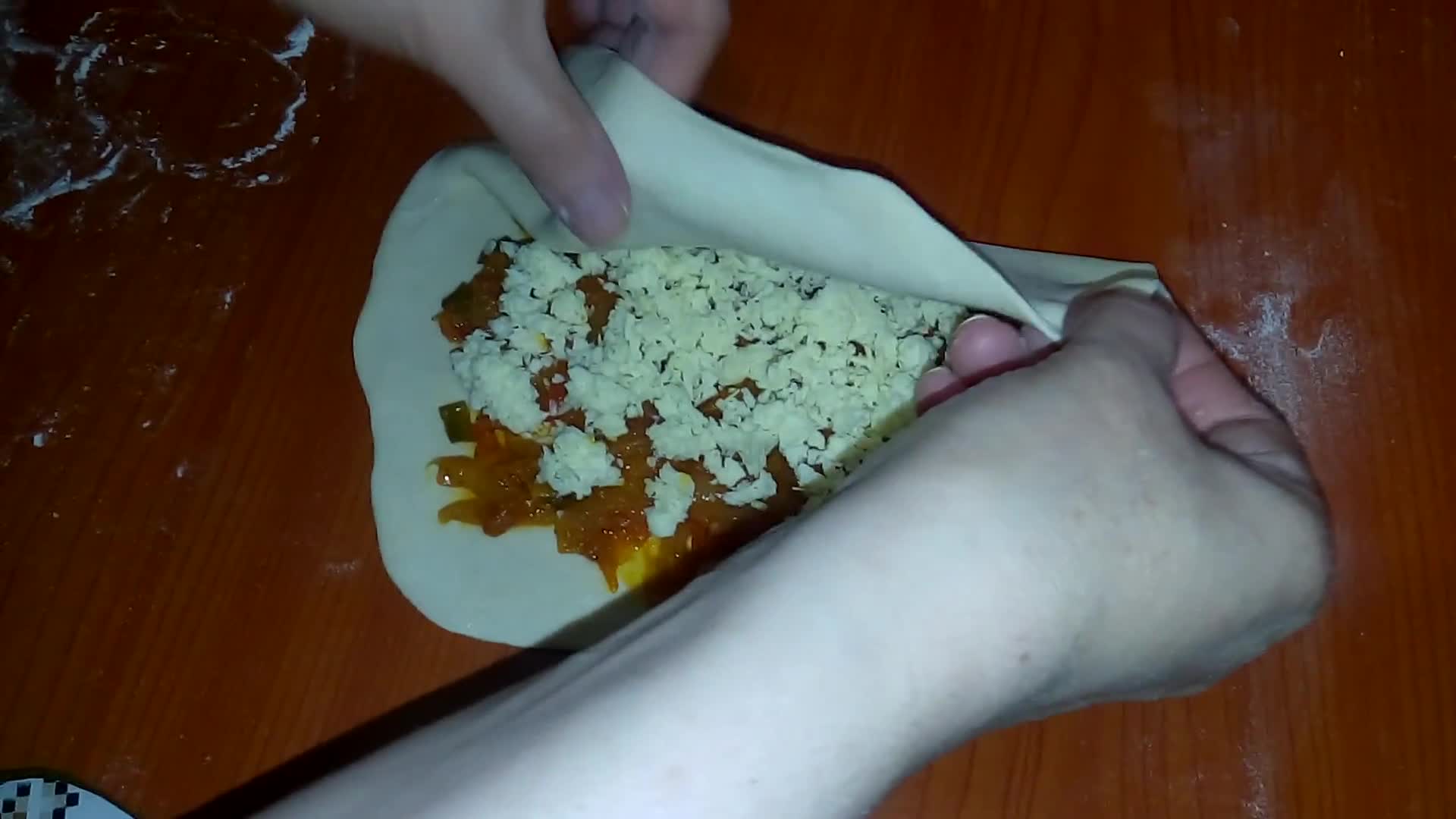 صورة لخطوة 6 من وصفة فطائر المقلاة السريعة 😋