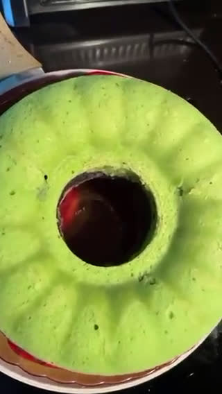 Foto langkah ke 9 dari resep Bolu kukus pandan ketan hitam.