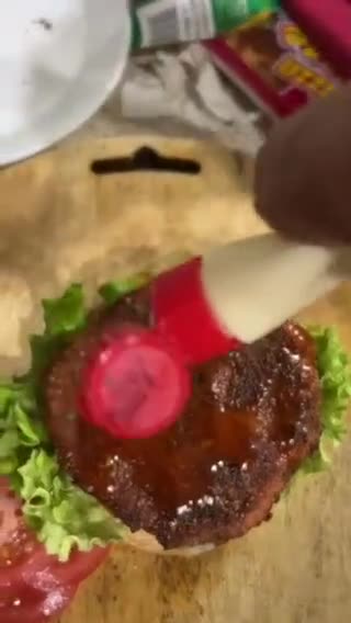 Gambar langkah 6 resipi Burger Ayam Krispi.