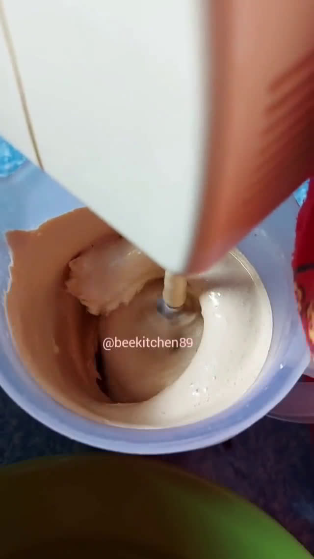Foto langkah ke 4 dari resep Avocado Dalgona Coffee.