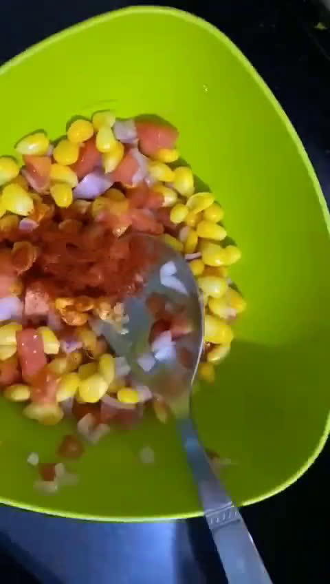 तीन तरह के मसाला मकाई चाट (tin tarah ke masala chaat recipe in Hindi) रेसिपी चरण 3 फोटो