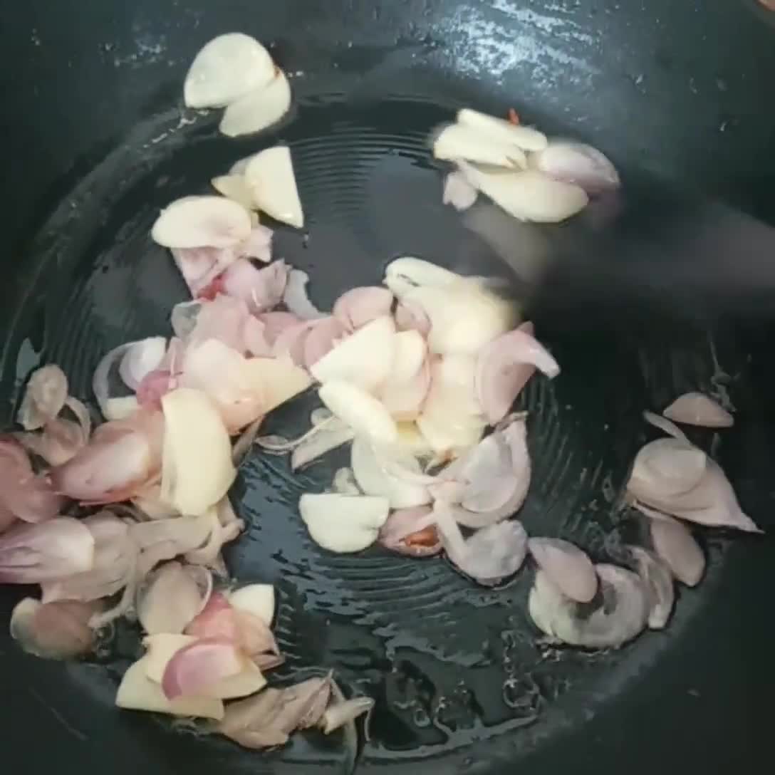 Foto langkah ke 1 dari resep Oseng Soun Jamur Lombok Hijau.