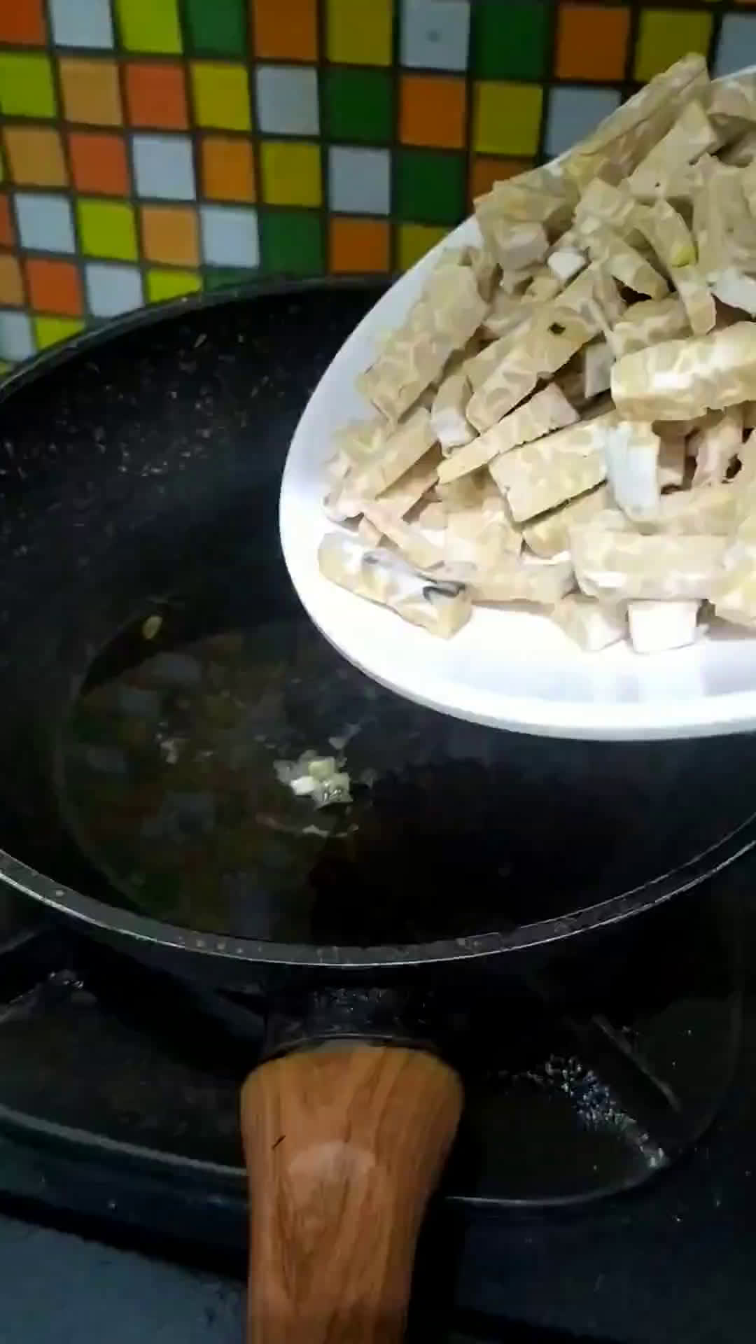 Foto langkah ke 4 dari resep Sambal Goreng Tempe & Teri.