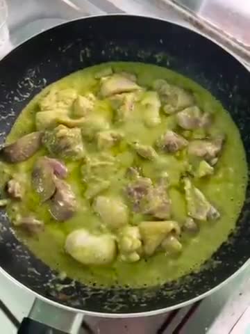 A picture of step 3 of Green Curry Chicken with Winter Melon.