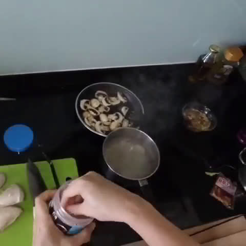 Foto langkah ke 6 dari resep Mie Ayam Jamur Rumahan (step video).