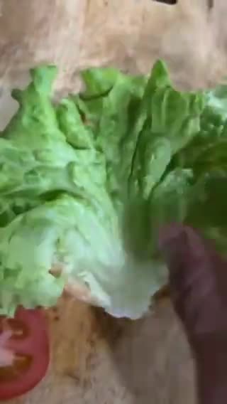 Gambar langkah 5 resipi Burger Ayam Krispi.