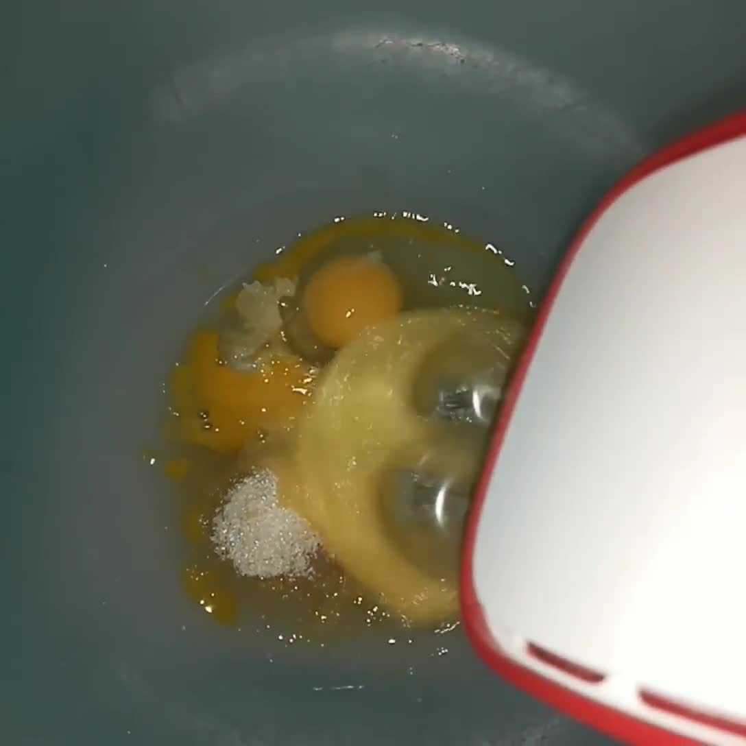 Foto langkah ke 2 dari resep Bolu Kukus Mangga.