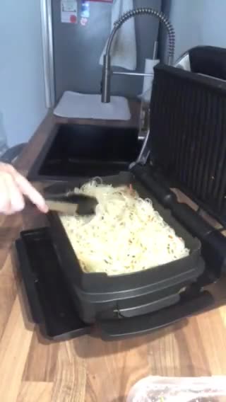 Une image de l'étape 2 de Nouilles de riz aux légumes et yakitori.