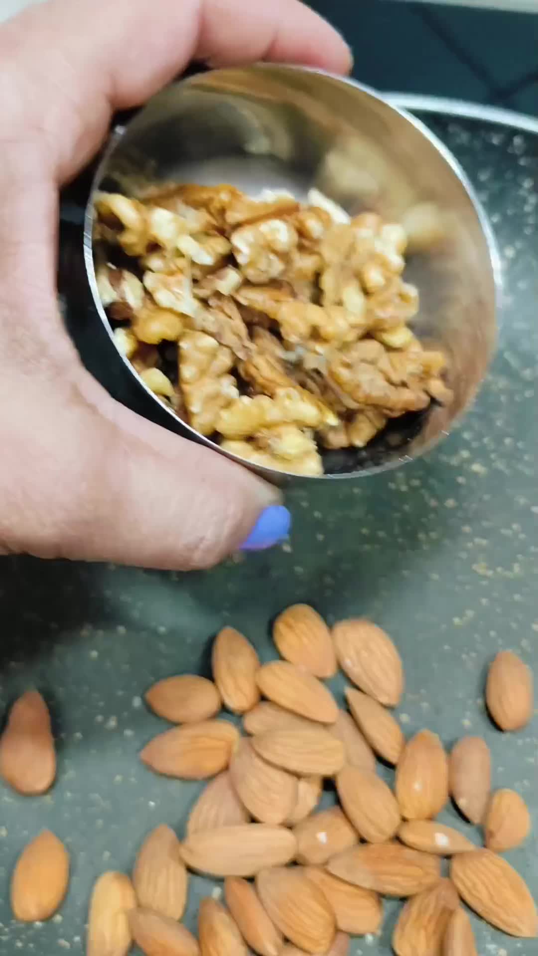 एनर्जी बाइट्स(energy bites recipe in Hindi) रेसिपी चरण 1 फोटो