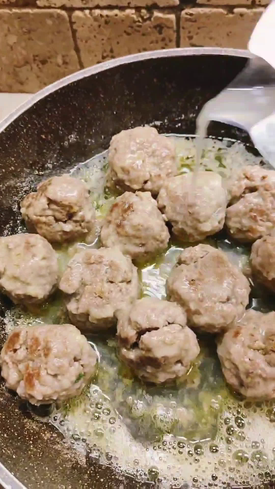 Foto del passaggio 4 della ricetta Polpette al limone di Lucia