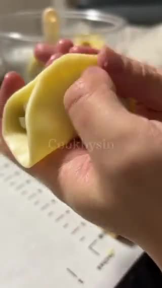 Foto langkah ke 12 dari resep Pastel Renyah isi Kentang, Wortel dan Telur.
