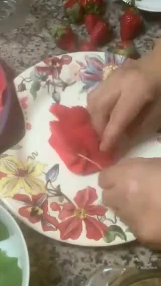 Une image de l'étape 6 de 🍓aumônières crêpes 🍓 fraises🌿strawsberry.