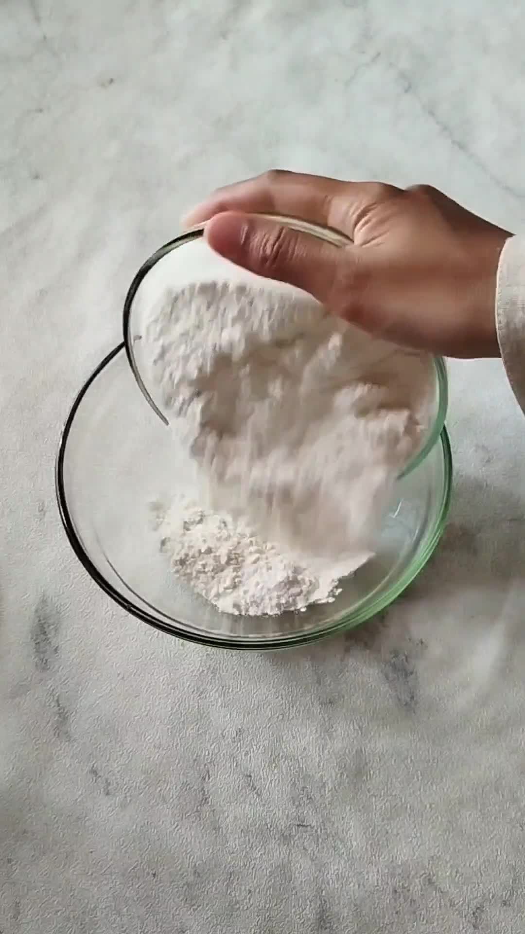 Foto langkah ke 1 dari resep Banana Strudel.