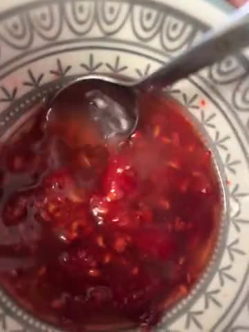 Une image de l'étape 1 de Soupe de champagne aux framboises Saint valentin.