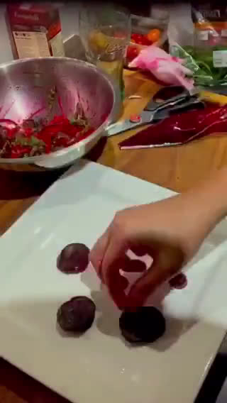 A picture of step 5 of Seared Scallops with Beet Vinaigrette.