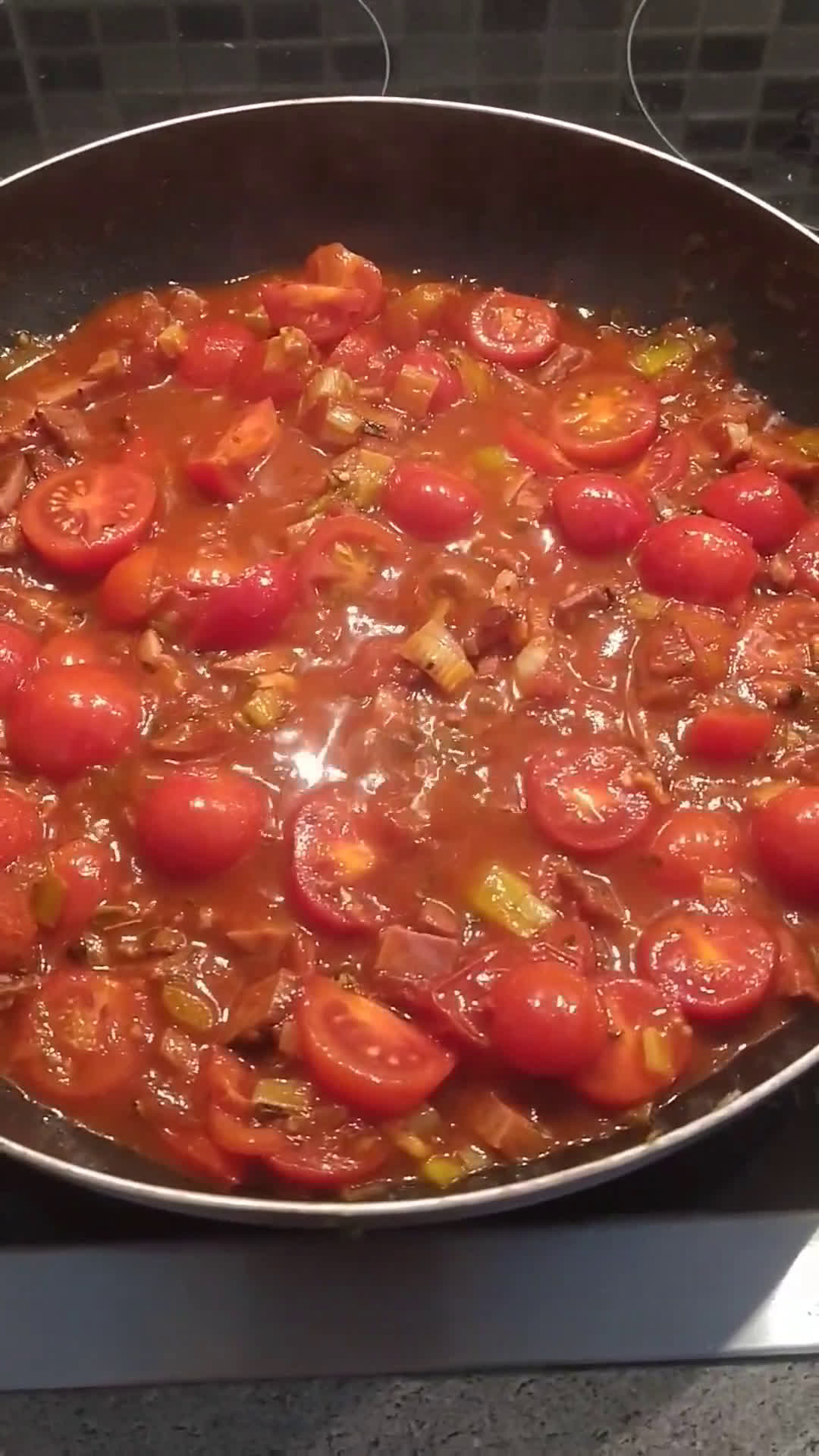 Spagetti amatriciana recept fázis 6 fotója
