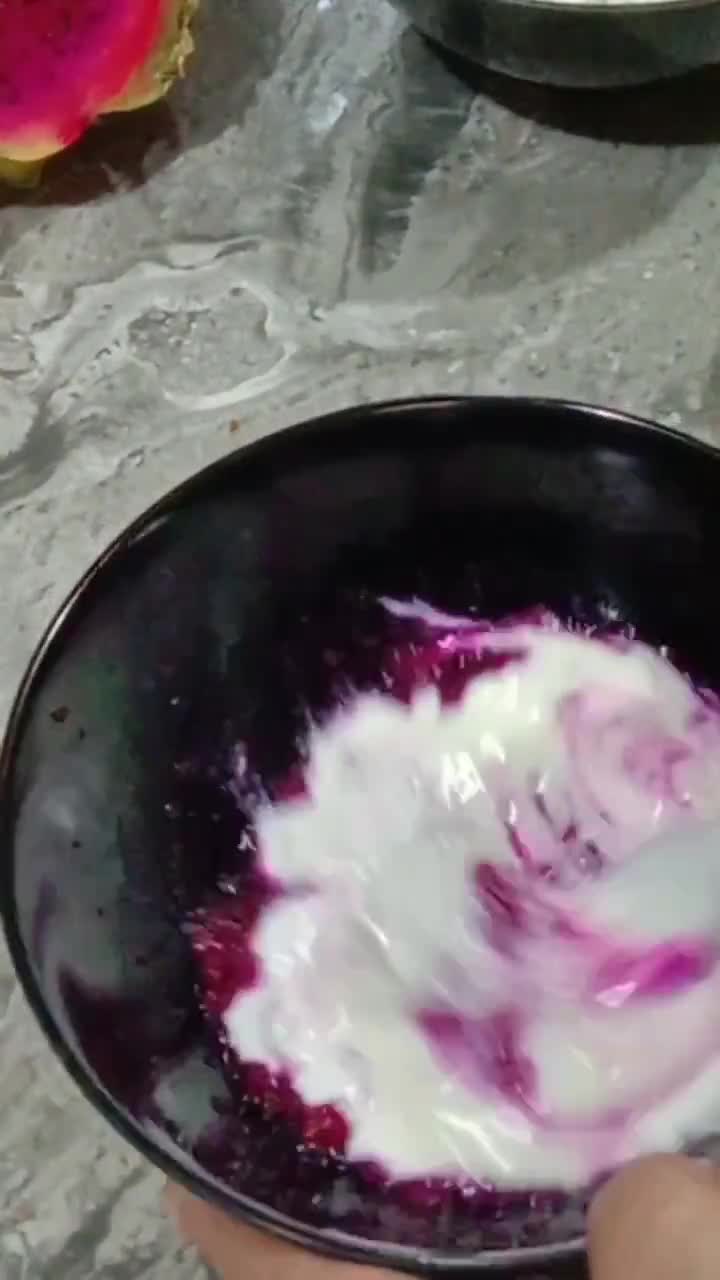 Foto langkah ke 1 dari resep Cake Buah Naga, Oleh-oleh Khas Batam.