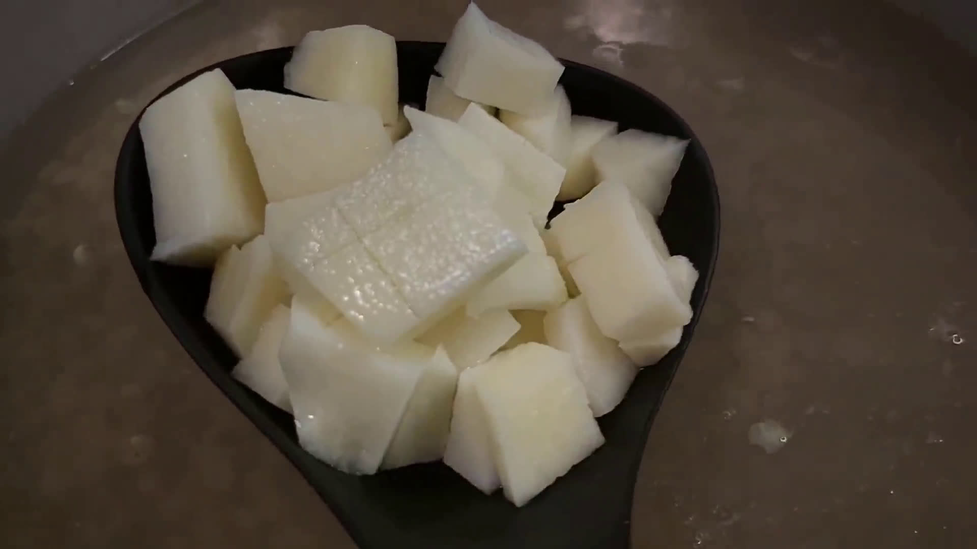 Foto del paso 2 de la receta: Sopa de lentejas con carne y cábano