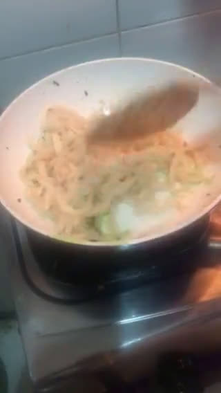 Foto langkah ke 6 dari resep Kailan Goreng Siram Saus Jamur.