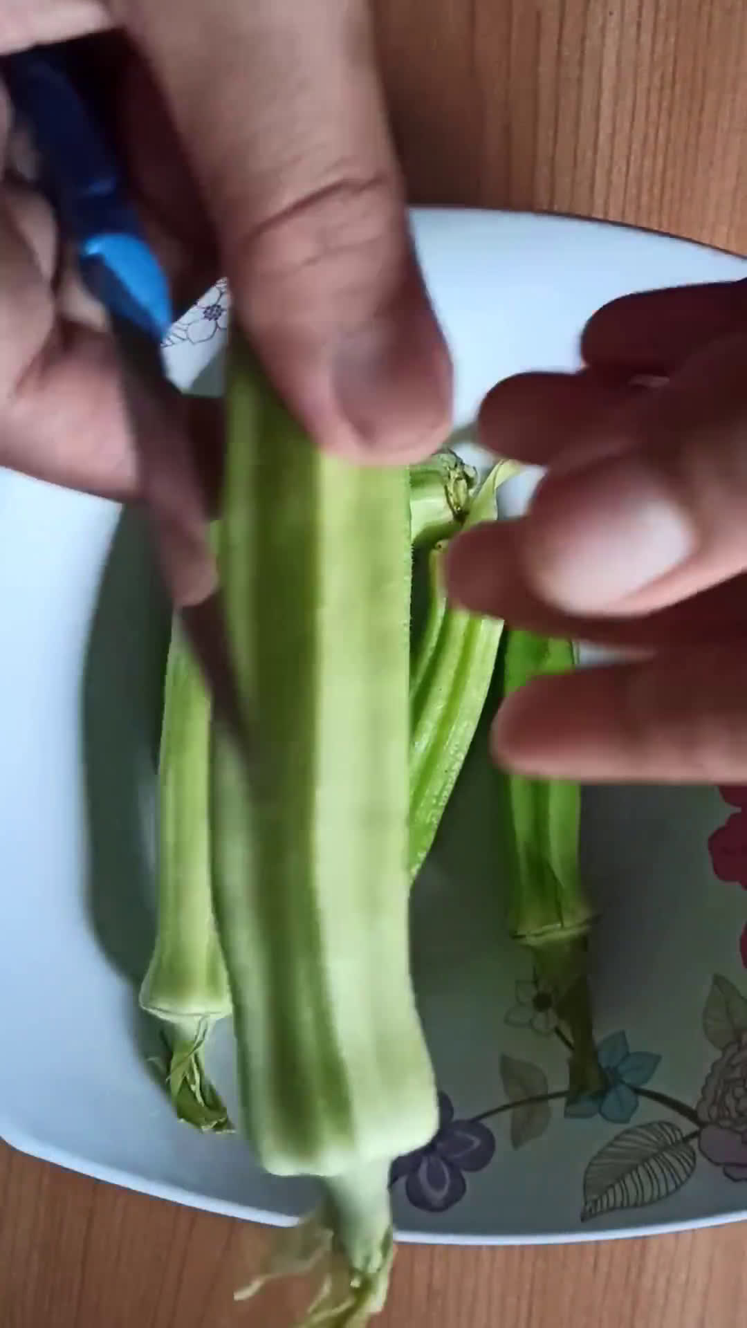 Foto langkah ke 1 dari resep Tumis Okra Udang.